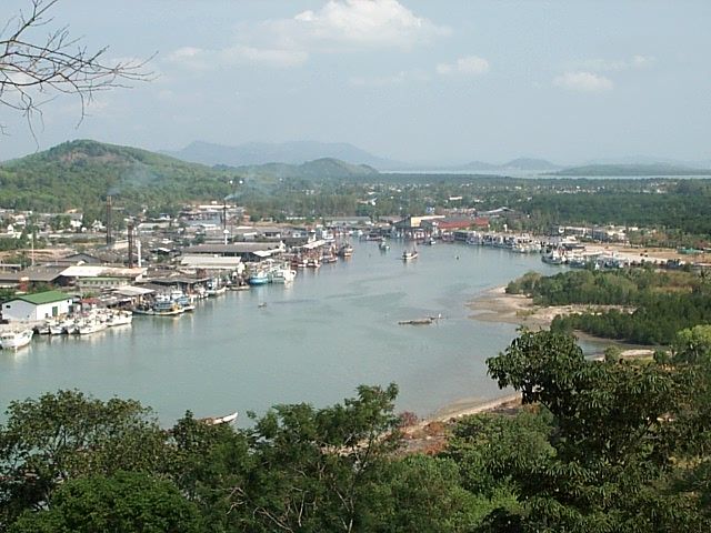 Phuket-ville - vue depuis Kho Sirey
