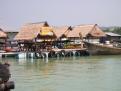 Restaurant flottant sur Sapam Bay
