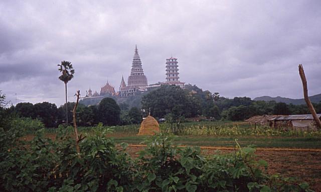 Kanchanaburi - Wat Tham Seua : vue d'ensemble
